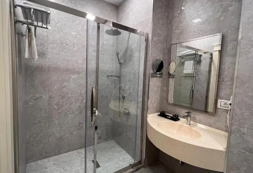 اتاق لوکس با تخت بزرگ, Ilk Inn