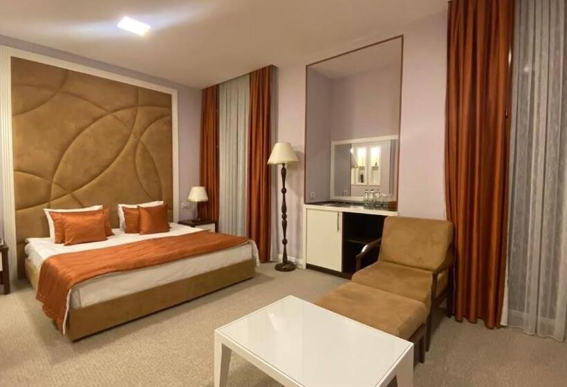 اتاق لوکس با تخت بزرگ, Ilk Inn