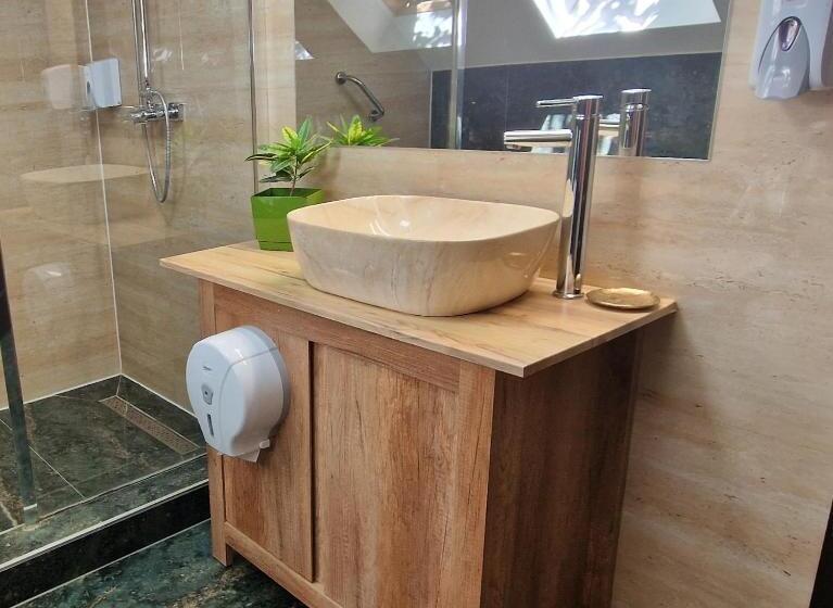 Quarto Estandar Cama King, Provence Suceava