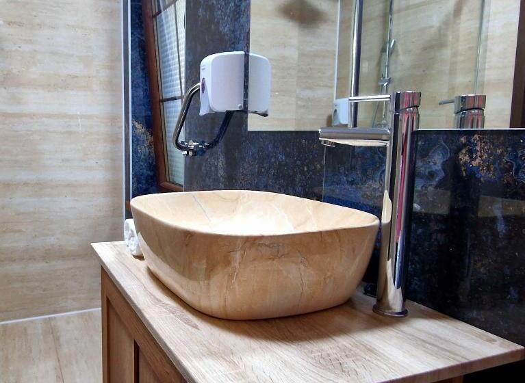 Quarto Estandar Cama King para Deficientes Físicos, Provence Suceava