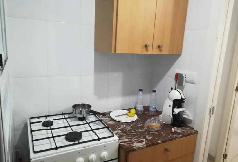 اتاق استاندارد یک تخته با سرویس بهداشتی مشترک, Camera Privata Singola In Appartamento, Bagno In Comune, Aria Condizionata Caldo Freddo, Wifi, Tv