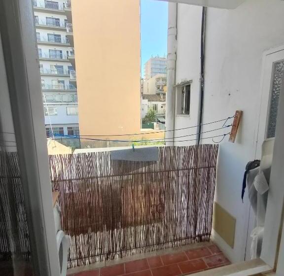 اتاق استاندارد یک تخته با سرویس بهداشتی مشترک, Camera Privata Singola In Appartamento, Bagno In Comune, Aria Condizionata Caldo Freddo, Wifi, Tv