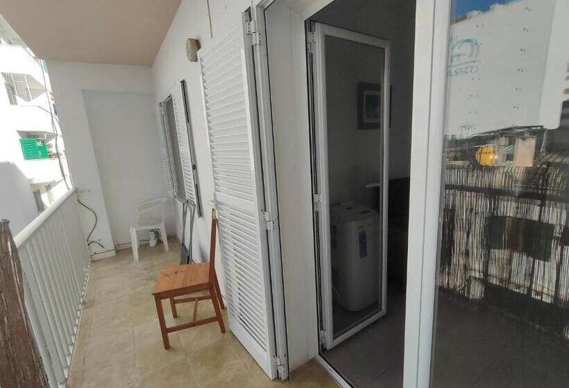 اتاق استاندارد یک تخته با سرویس بهداشتی مشترک, Camera Privata Singola In Appartamento, Bagno In Comune, Aria Condizionata Caldo Freddo, Wifi, Tv