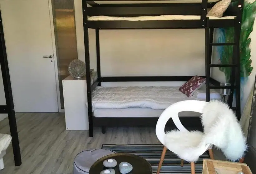 ルームシェアのワンベッド, Spotsleeping