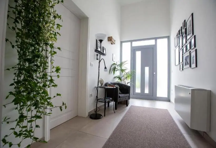 スタンダードルーム, La Casa Della Zia
