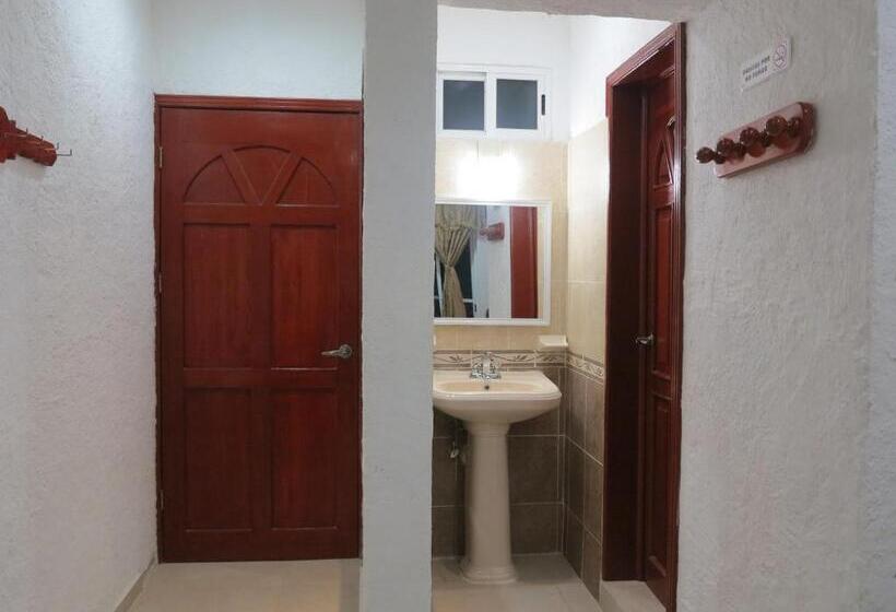 اتاق استاندارد با تخت بزرگ, Holmar