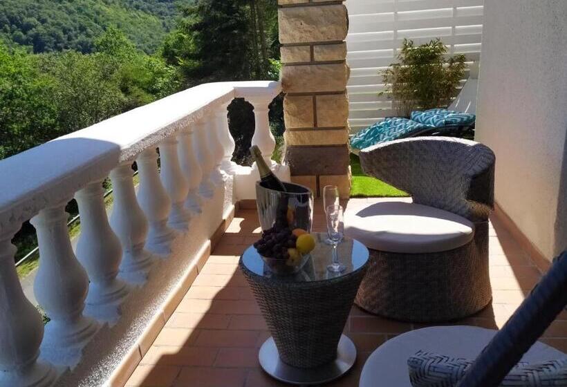 غرفة قياسية مزوَّدة بشُرفة, Ma Villa Au Bord De L Eau