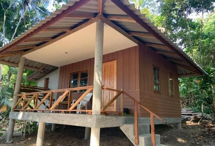 オーシャンビューのスタンダードバンガロー, Sunset Bungalow Koh Chang Ranong
