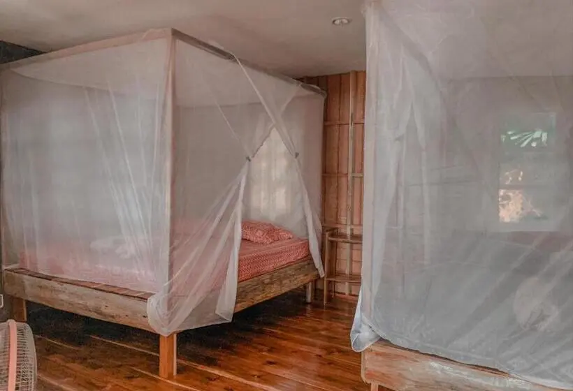 オーシャンビューのスタンダードバンガロー, Sunset Bungalow Koh Chang Ranong