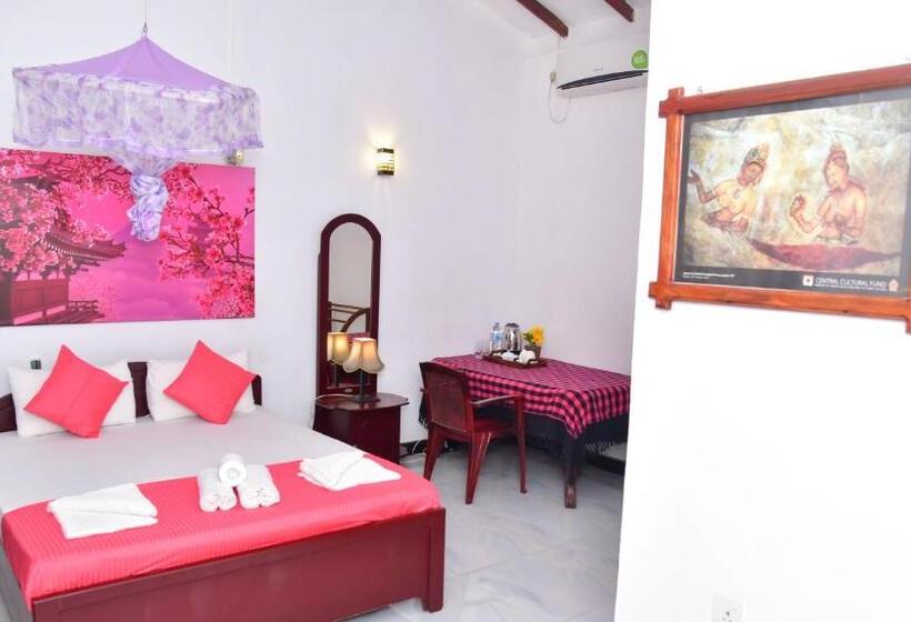 Deluxe Rum, Sayare Inn