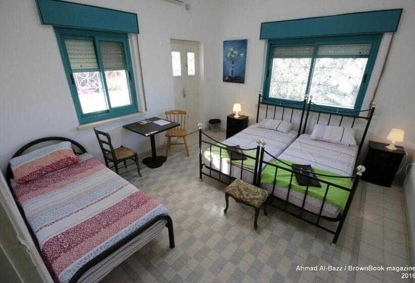 اتاق ساده سه‌ نفره, Auberg Inn Guesthouse