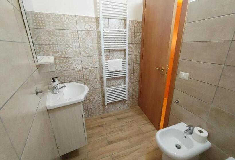 Pokój Standard Trzyosobowy, Borgo Sciugolo