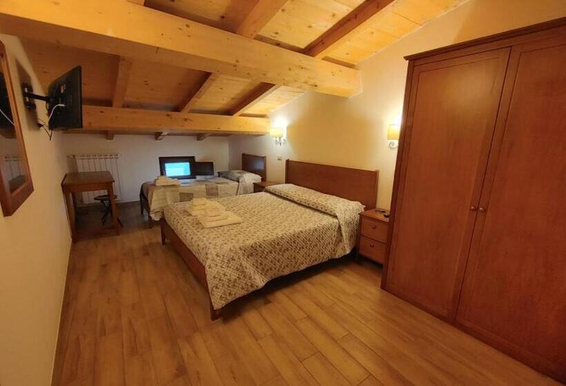 Pokój Standard Trzyosobowy, Borgo Sciugolo