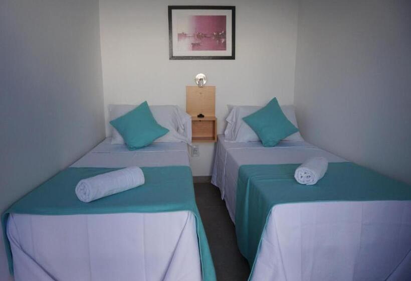 غرفة قياسية رباعية, Danae