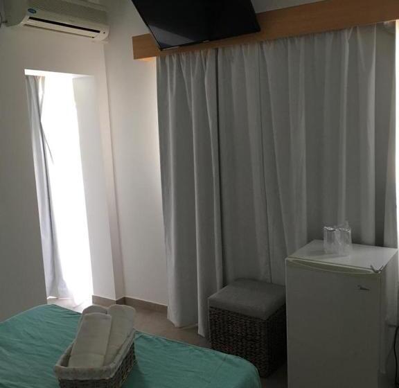 غرفة قياسية رباعية, Danae