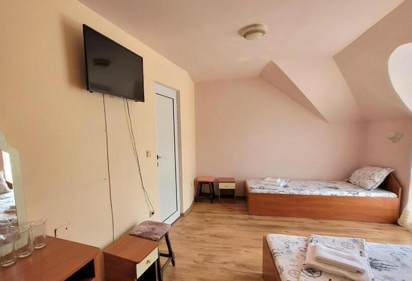 Номер Стандарт Трехместный, Guesthouse Iceberg