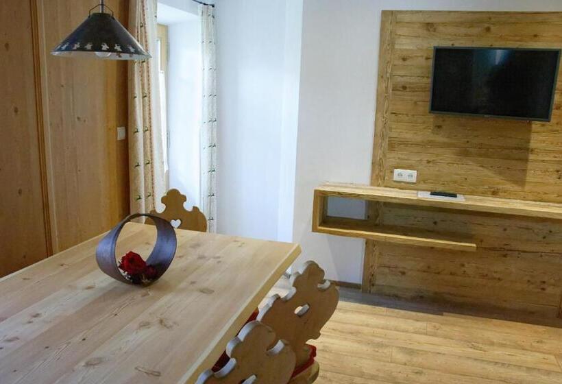 침실 2개 아파트, Hirschenhof