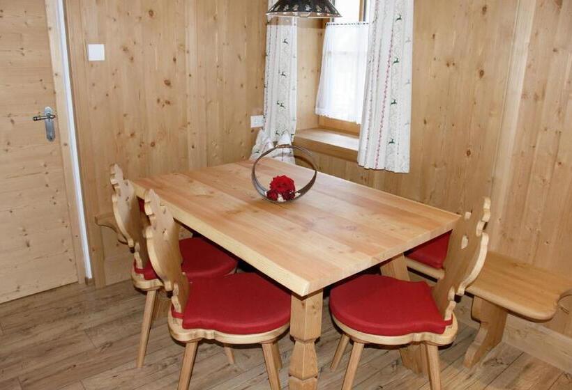 침실 2개 아파트, Hirschenhof