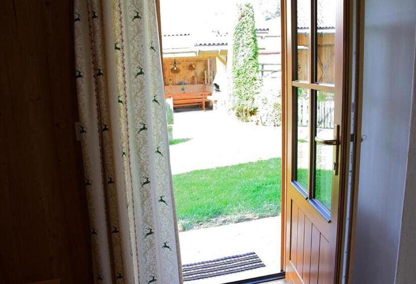 침실 2개 아파트, Hirschenhof