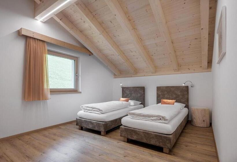 带两个卧室的顶楼公寓, Ciasa De Lenz