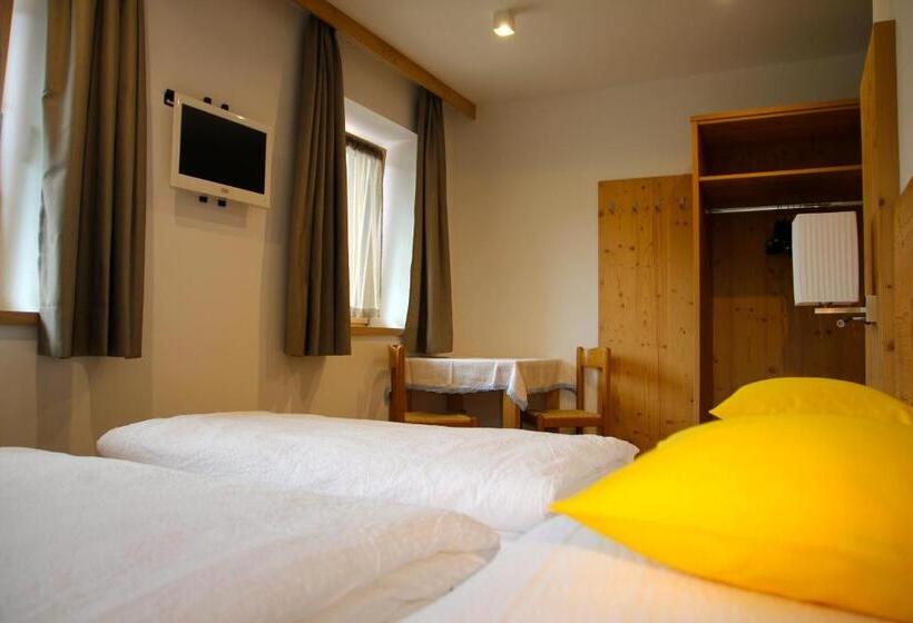 基本间, Ciasa De Lenz