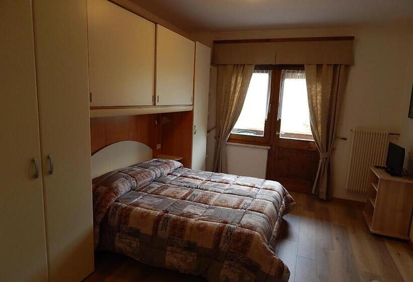 带露台的标准工作室, Residence La Pineta