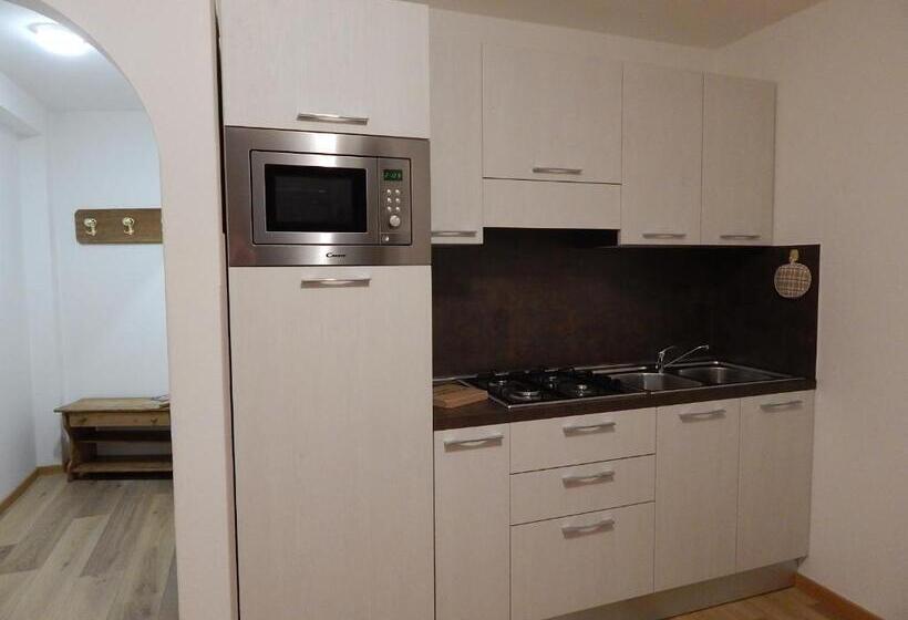 带露台的标准工作室, Residence La Pineta