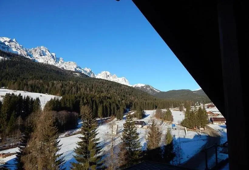 Huoneisto 2 Makuuhuonetta, Residence La Pineta