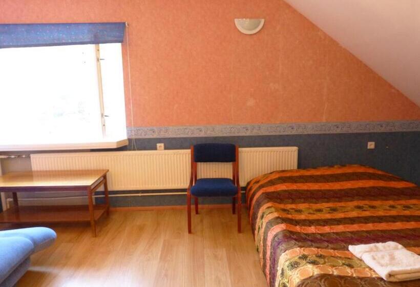 اتاق استاندارد با سرویس بهداشتی مشترک, Viva Pirita Hostel