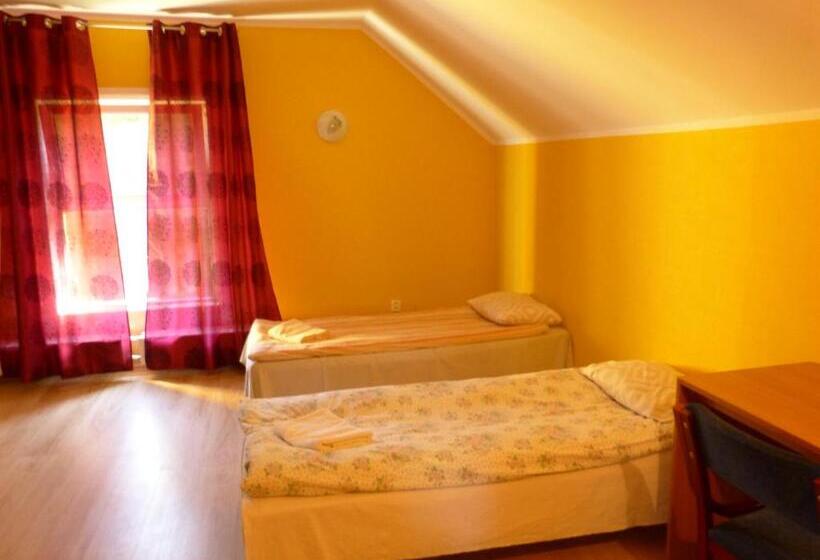 اتاق خانوادگی با سرویس بهداشتی مشترک, Viva Pirita Hostel