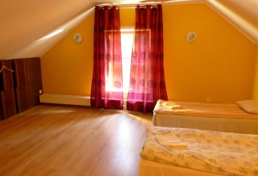 اتاق خانوادگی با سرویس بهداشتی مشترک, Viva Pirita Hostel