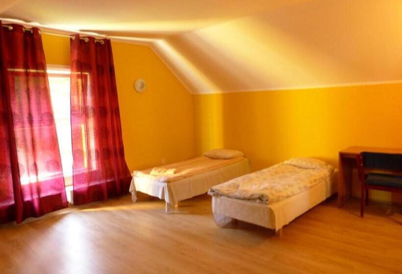 اتاق خانوادگی با سرویس بهداشتی مشترک, Viva Pirita Hostel