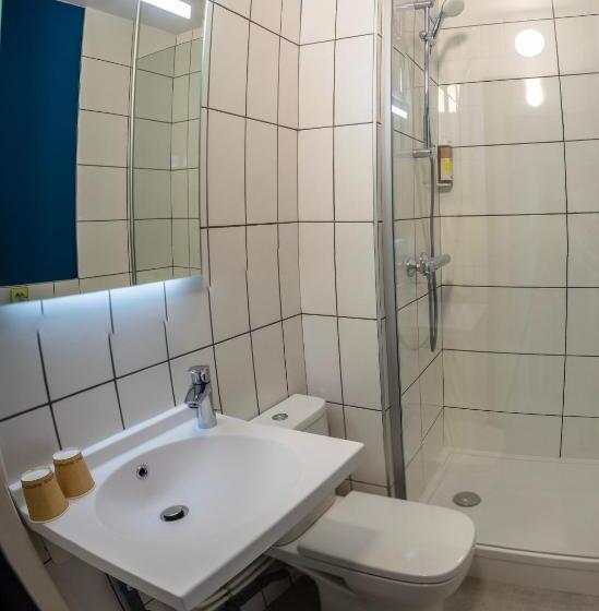 Кровать в Общей Комнате, Greet Hôtel Montbéliard