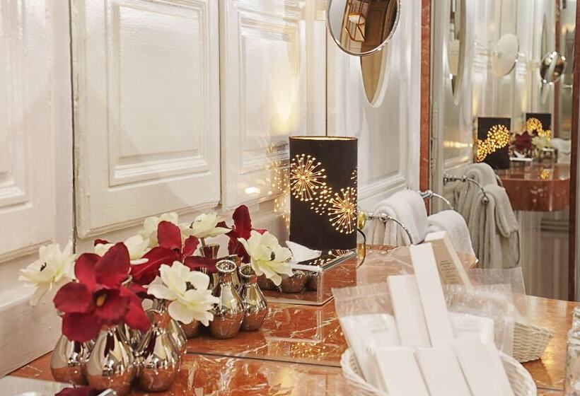 سوییت لوکس, D'haussonville