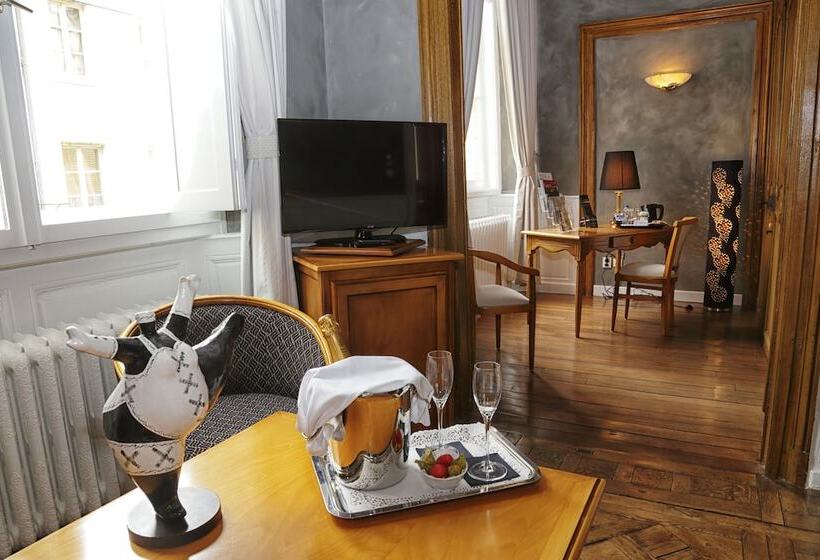 سوییت لوکس, D'haussonville