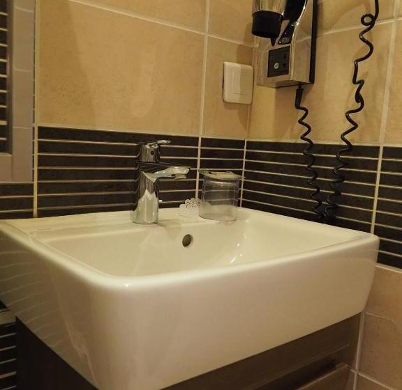 标准单人间, Du Dauphin