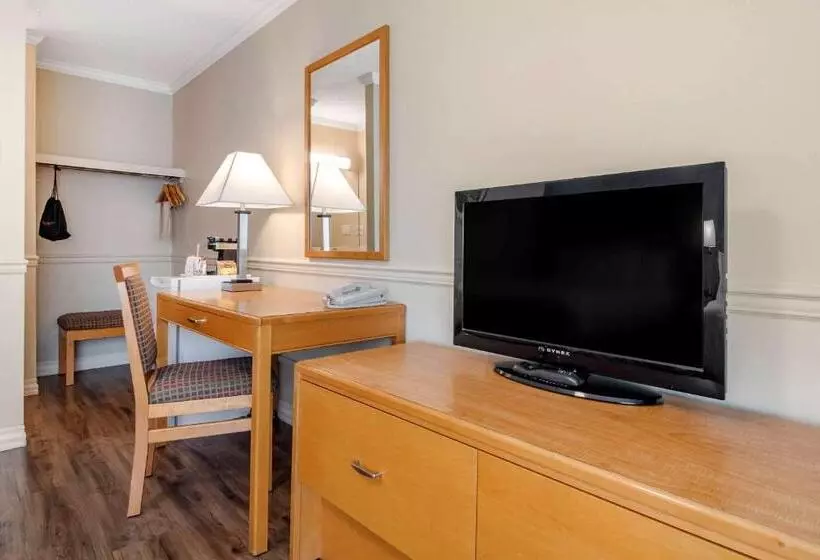 2ダブルベッドのスタンダードルーム, Econo Lodge Inn & Suites