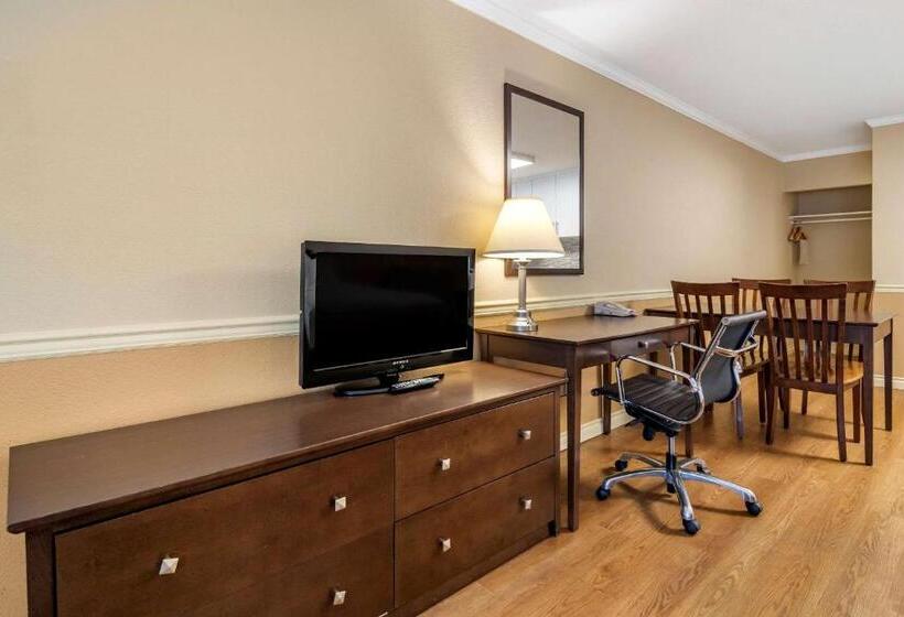 스탠다드 룸, Econo Lodge Inn & Suites