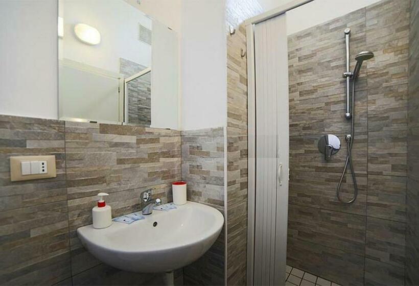 غرفة قياسية ثلاثية, Galles Rimini