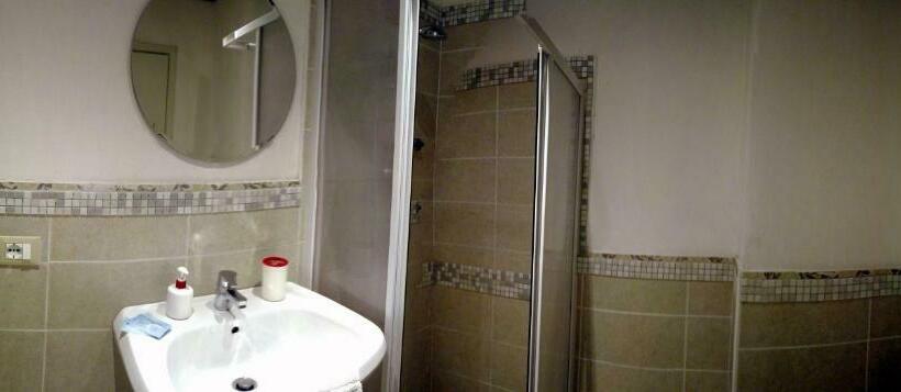 スタンダードトリプルルーム, Galles Rimini