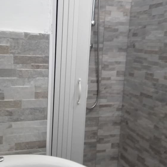 غرفة قياسية ثلاثية, Galles Rimini