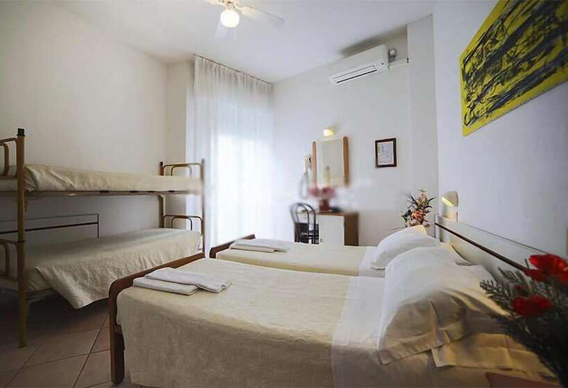 غرفة قياسية رباعية, Galles Rimini