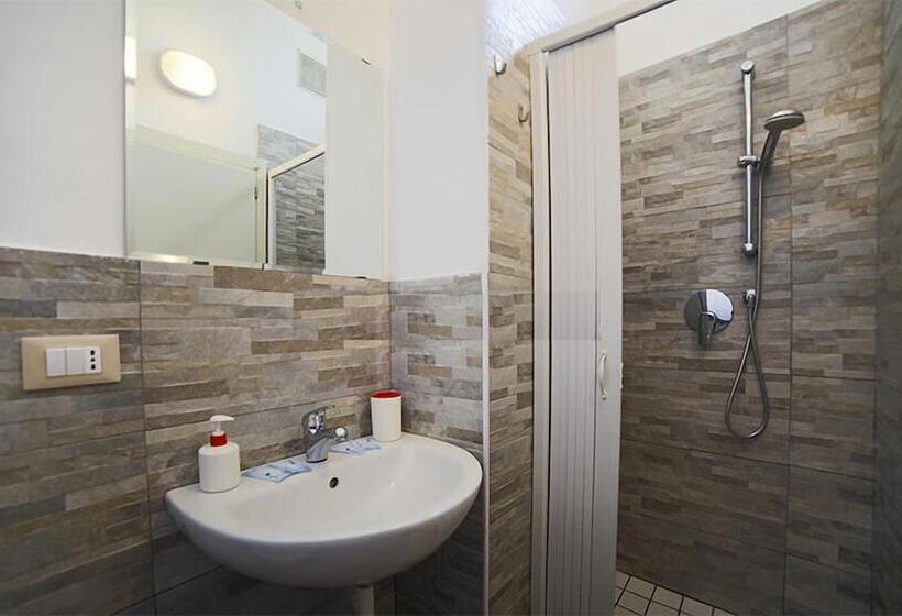 غرفة قياسية رباعية, Galles Rimini