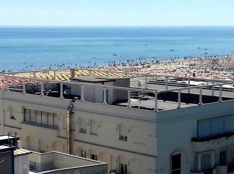 غرفة قياسية رباعية, Galles Rimini