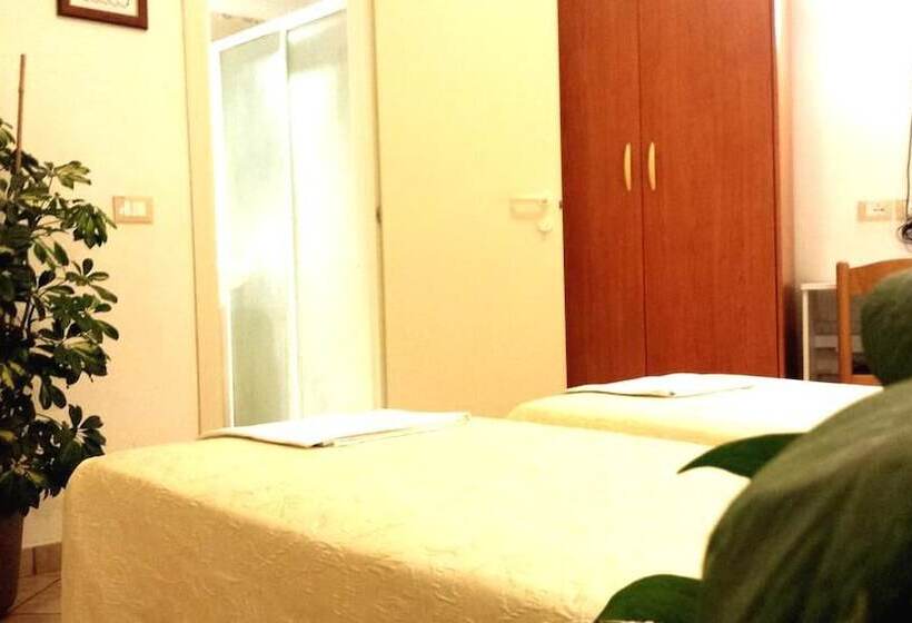 غرفة قياسية رباعية, Galles Rimini