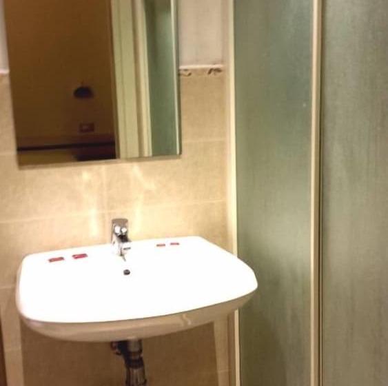 غرفة قياسية رباعية, Galles Rimini