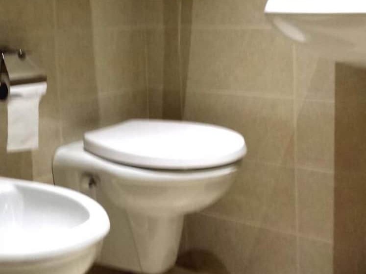 غرفة قياسية فردية, Galles Rimini