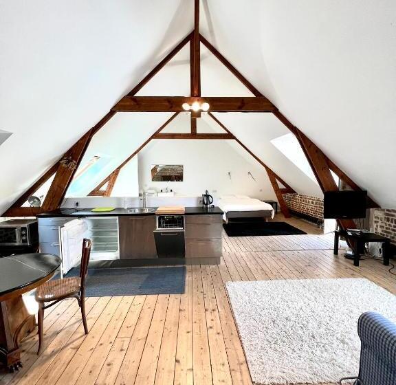 סטודיו דלוקס, Hidden Bay