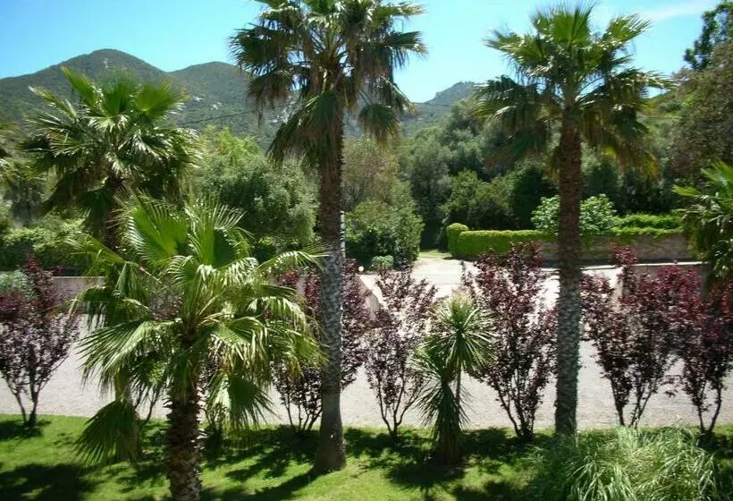 اتاق استاندارد با چشم‌انداز کوهستان, Hôtel Thalassa