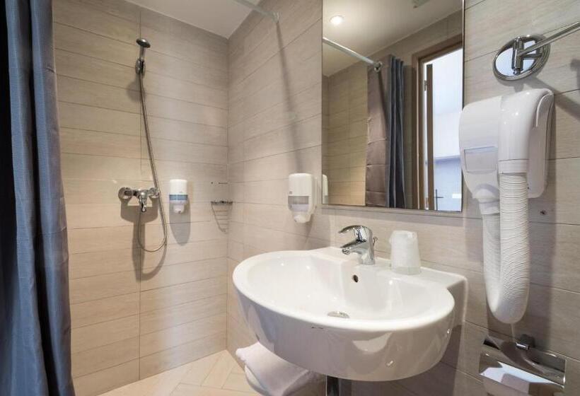 غرفة قياسية ثلاثية, Hôtel Thalassa
